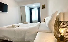 Astoria Apartment - Pet Friendly